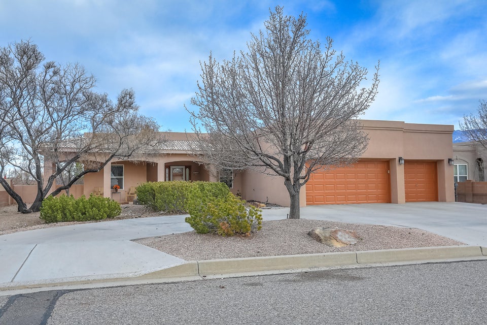 2025 Clearwater Loop NE Albuquerque Home Listings - RE/MAX Elite Albuquerque Real Estate
